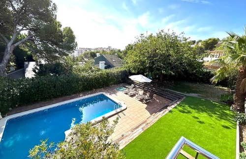 El Roc de Sant Gaieta Ski Chalet | Villa with pool, parking and wifi next to Roc de Sant Gaieta with sea views.
