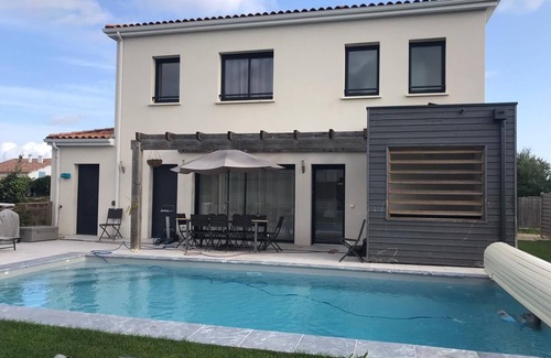 Saint-Augustin Villa | Villa with private pool and Jacuzzi on a residence with tennis