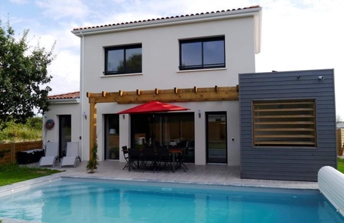 Saint-Augustin House | Villa with private pool and Jacuzzi on a residence with tennis