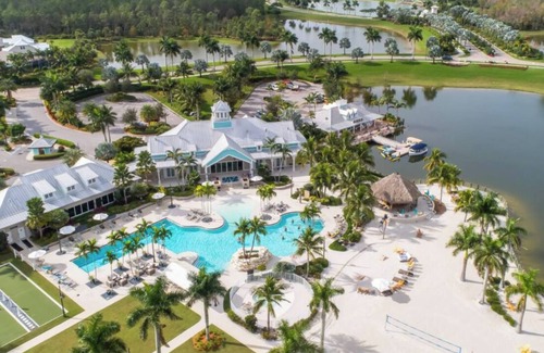 Naples Villa | VILLA with private Pool in Naples Reserve