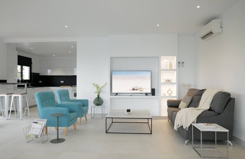 Cap Roig Ski Chalet | Villa with sea views and private pool at the beachfront