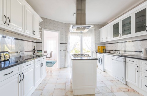 Patroves Villa | Villa with sea views in a wonderful garden
