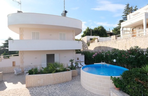 Selva di Fasano Villa | Villa with swimming pool, three rooms, services, large outdoor spaces with panoramic views