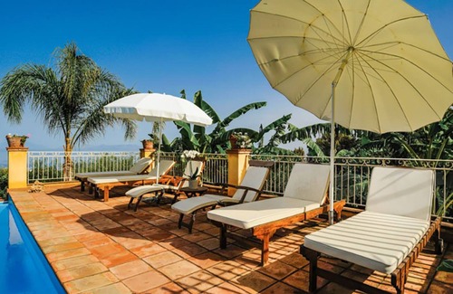 Patti House | Villa with swimming pool, garden and sea view