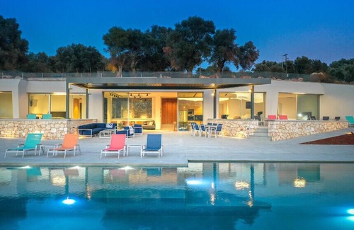 Evgiros Villa | Villa Yana with direct sea access, large pool & heated jacuzzi