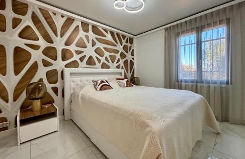 Caremeau Villa | Villa Zénith, Piscine & Paillotte Bambou