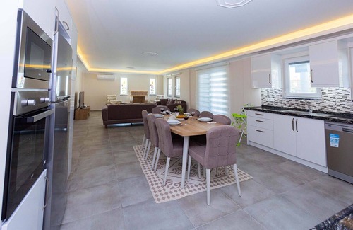 Dalyan City Center Villa | Villa Zambak 6 bedrooms all ensuite with private pool and gardens