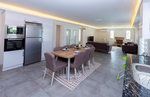 Dalyan City Center Villa | Villa Zambak 6 bedrooms all ensuite with private pool and gardens