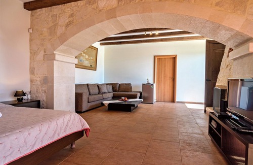 Kaloniktis Villa | Villa Zeus with private pool, sleeps 25