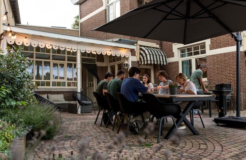 Zussen Villa | VillaEnzo - ELEGANT HERENHUIS - 14P - 6SLPK - SAUNA - INFRAR CABINE - OFYR BBQ - 15MIN Maastricht