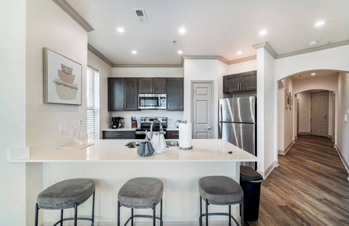 Corryville Apartment | Village 2BD 1 - Two Bedroom Apartment, Sleeps 4