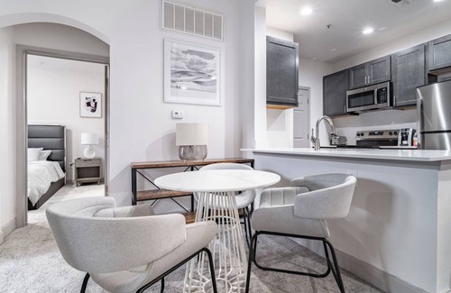 Corryville Apartment | Village 2BD 2 - Two Bedroom Apartment, Sleeps 4