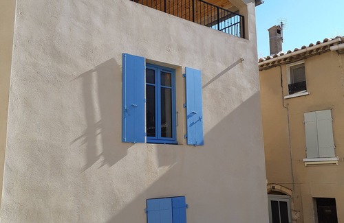 Bages House | Village house on the edge of the pond of Bages