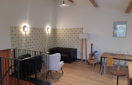 Bages House | Village house on the edge of the pond of Bages