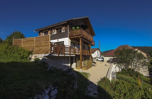 Les Moussieres Apartment | Village located in the heart of the Regional Natural Park of Haut-Jura at an ave