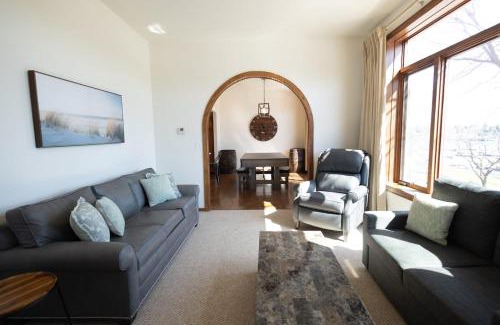 Charlevoix House | Villager Loft Pool Table & Dining Discounts