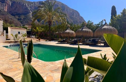 Ermita Villa | Villamontgovalls private pool and stunning views!