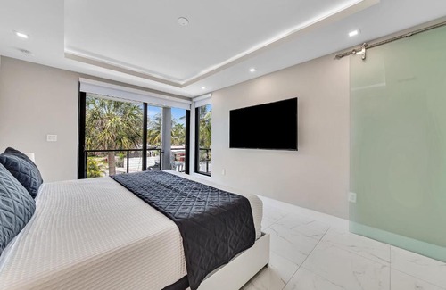 Tarpon River House | VillaPlaya brand new home, modern style resort!