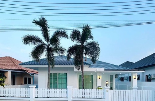 Nong Pla Lai Villa | Villas 3-bedroom villa with WiFi, AC in lovely Tambon Nong Pla Lai