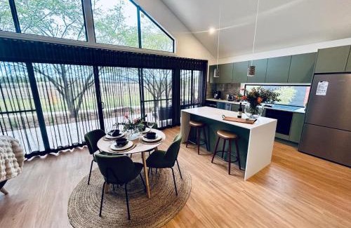 Budgee Budgee Villa | Villas at Small Batch Brewery & Hop Farm Mudgee