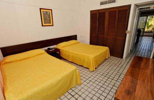 Ixtapa Hotel | Villas Paraiso Hotel/Room 8