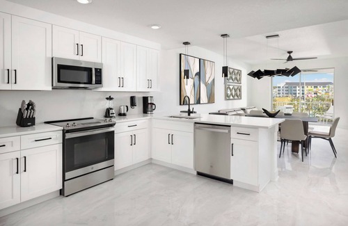 Florida Center Hotel | Villatel Orlando Resort, Apartments by Marriott Bonvoy