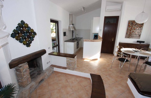 Costa Paradiso House | Villetta Shardana, feel-good house in the green, close to the sea, with a lot of comfort