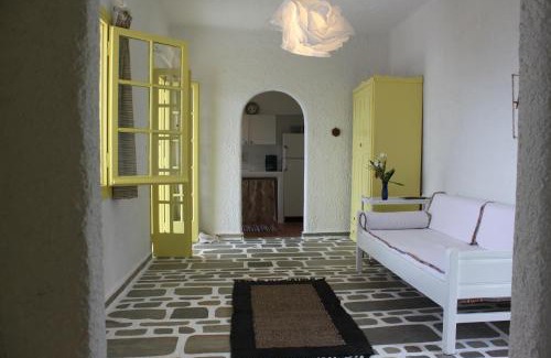 Alyki House | Villla Giallo