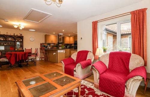 Martock Cottage | VINE LODGE, romantic, character holiday cottage in Martock