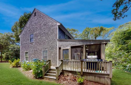 Oak Bluffs House | Vineyard Charm & Fallen Oak Retreat