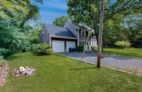 Oak Bluffs House | Vineyard Charm & Fallen Oak Retreat