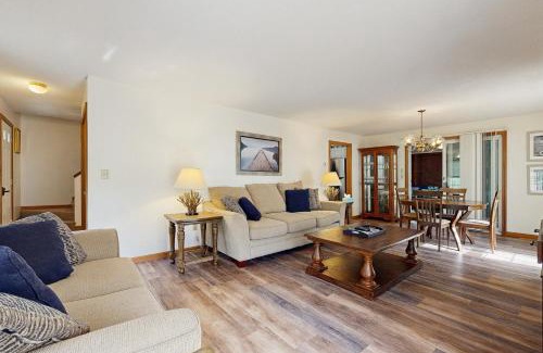 Oak Bluffs House | Vineyard Charm & Fallen Oak Retreat