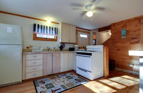 Vineyard Haven House | Vineyard Haven Guest House - Sleeps 4, A/C, Walk to Town