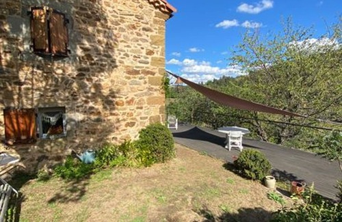 Tailhac Cottage | Vineyard house with terrace and fireplace