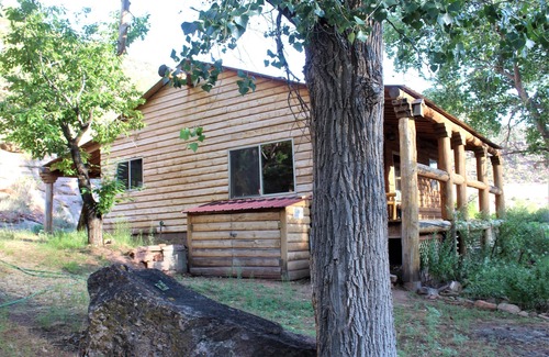 Monticello Cabin | Vineyard views from our cozy Montezuma Cabin