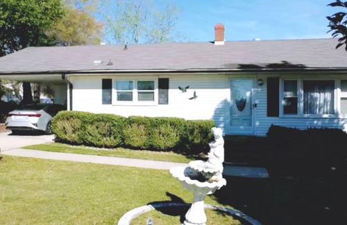 Burlington House | Vintage 2 bedroom w/large yard space