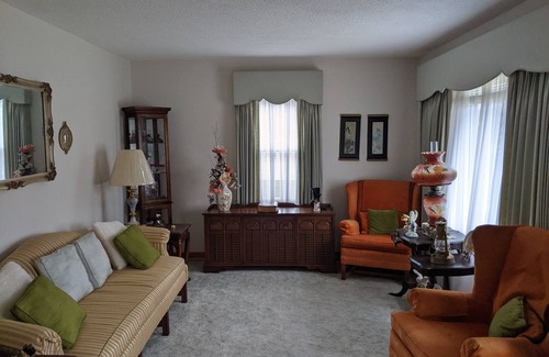 Burlington House | Vintage 2 bedroom w/large yard space