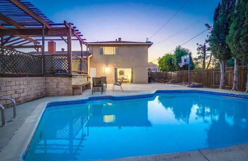 Hacienda Heights House | Vintage 6B 3BA Home Pool Hot Tub & Basketball Net