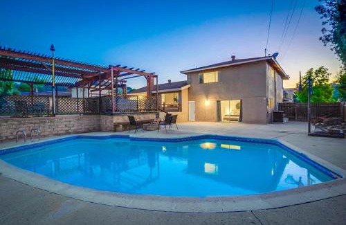 Hacienda Heights House | Vintage 6B 3BA Home Pool Hot Tub & Basketball Net