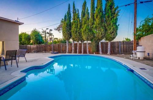Hacienda Heights House | Vintage 6B 3BA Home Pool Hot Tub & Basketball Net