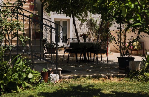 Kastel Gomilica Apartment | VINTAGE apartment with an outside patio and barbecue