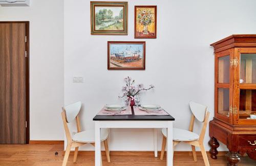 Krzyki Apartment | Vintage Apartment in New Estate with PARKING - Krzyki Wrocław by Noclegi Renters