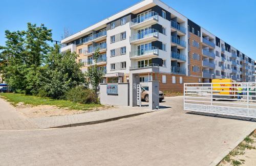 Krzyki Apartment | Vintage Apartment in New Estate with PARKING - Krzyki Wrocław by Noclegi Renters
