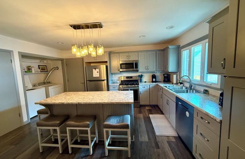 Kenosha House | Vintage Charm Meets Modern Comfort Perfect 4 Families & Traveling Professionals