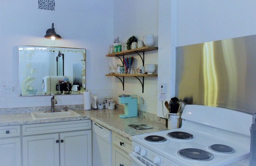 Jim Thorpe Apartment | Vintage Charm Studio: Unique Retreat on the East Side