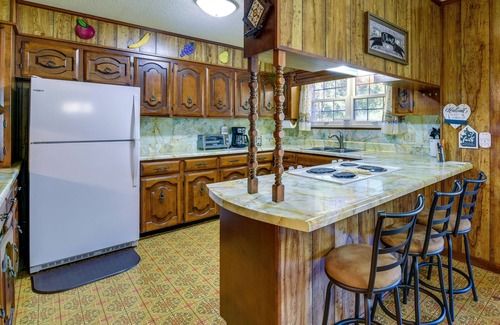 Chipley House | Vintage Chipley Getaway on Large Private Property