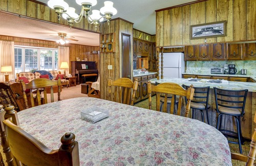 Chipley House | Vintage Chipley Getaway on Large Private Property
