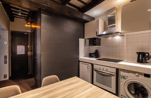 La Ribera Apartment | Vintage flat in Trendy Born Gothic area