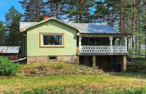 Stoten House | Vintage Forest Retreat-By Traum