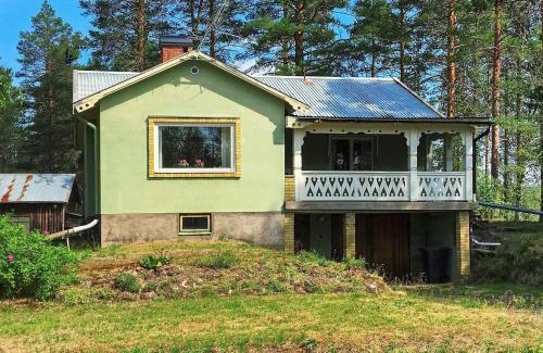 Stoten House | Vintage Forest Retreat-By Traum